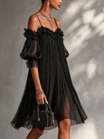 Camille Noir | Vestido mini de muselina negra con hombros al aire y ribete de encaje