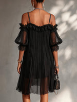 Camille Noir | Vestido mini de muselina negra con hombros al aire y ribete de encaje