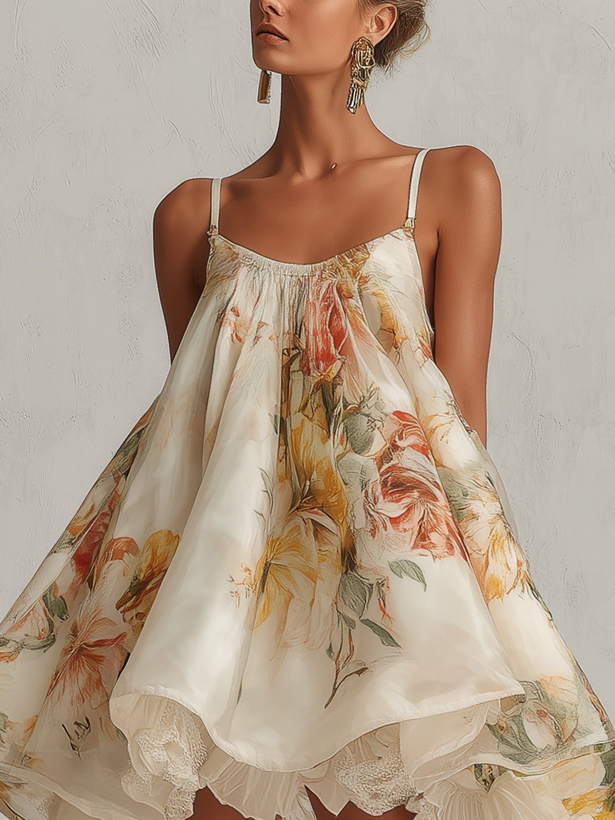 Blanche | Vestido mini trapecio de organza floral beige con ribete de encaje