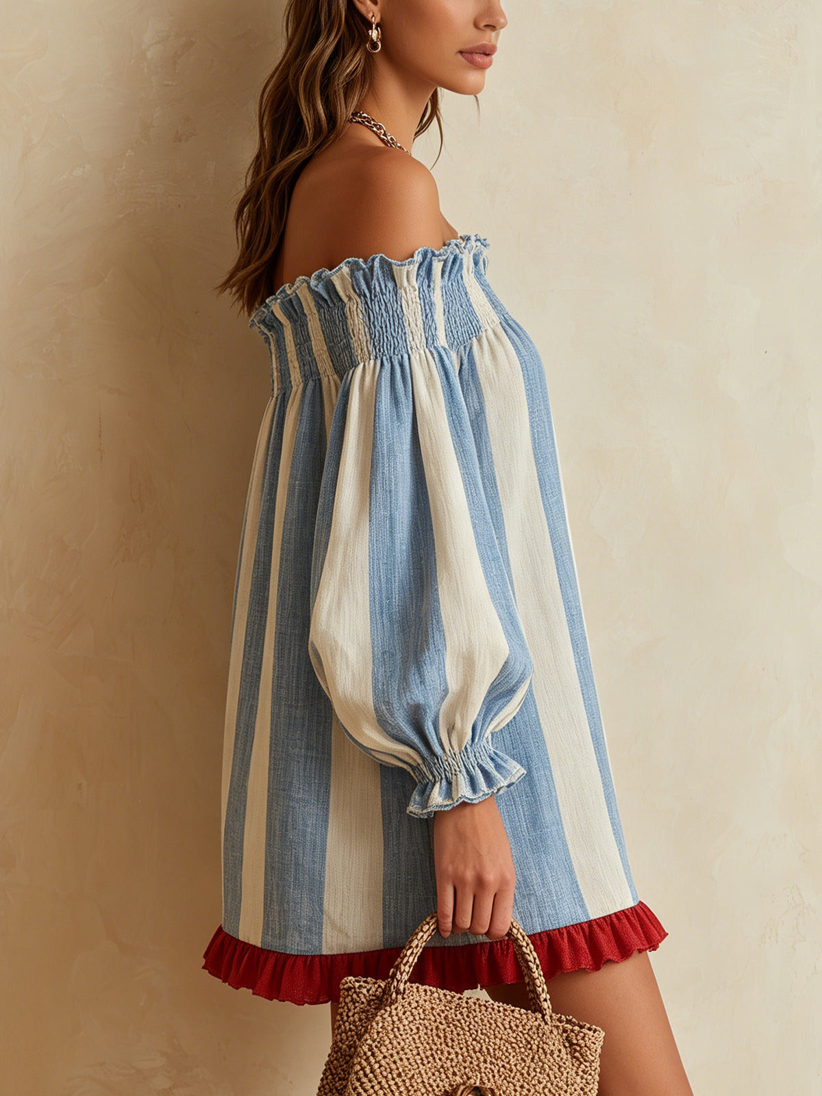 Ondine | Vestido mini de rayas azul y blanco con hombros al aire y bajo en contraste