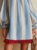 Ondine | Vestido mini de rayas azul y blanco con hombros al aire y bajo en contraste