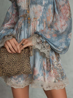 Romane | Vestido mini de muselina fruncida con hombros al aire y flores románticas