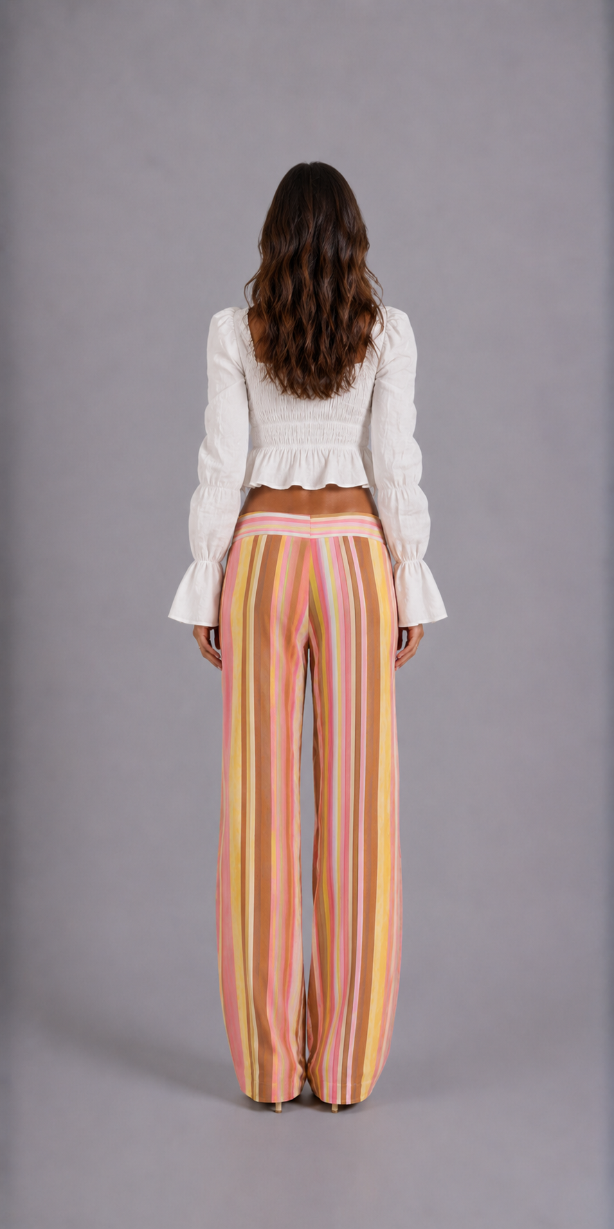Pantalón largo a rayas verticales elegante para mujer, vista trasera - Clara Vellier