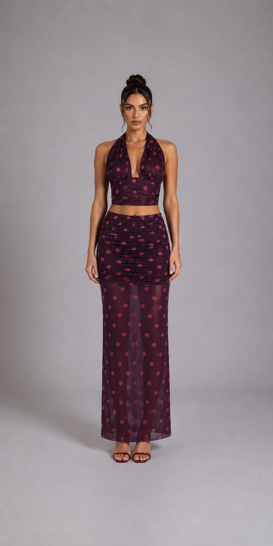 Conjunto de top corto con cuello halter y falda de malla con lunares