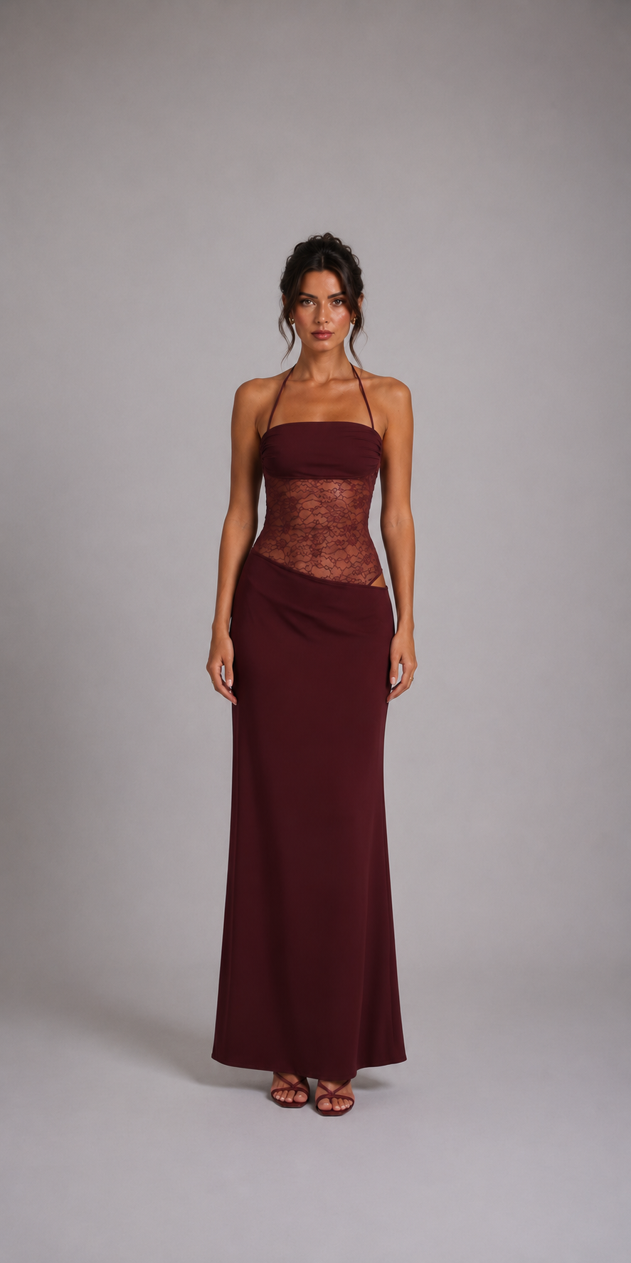 Robe longue à empiècements en dentelle transparente