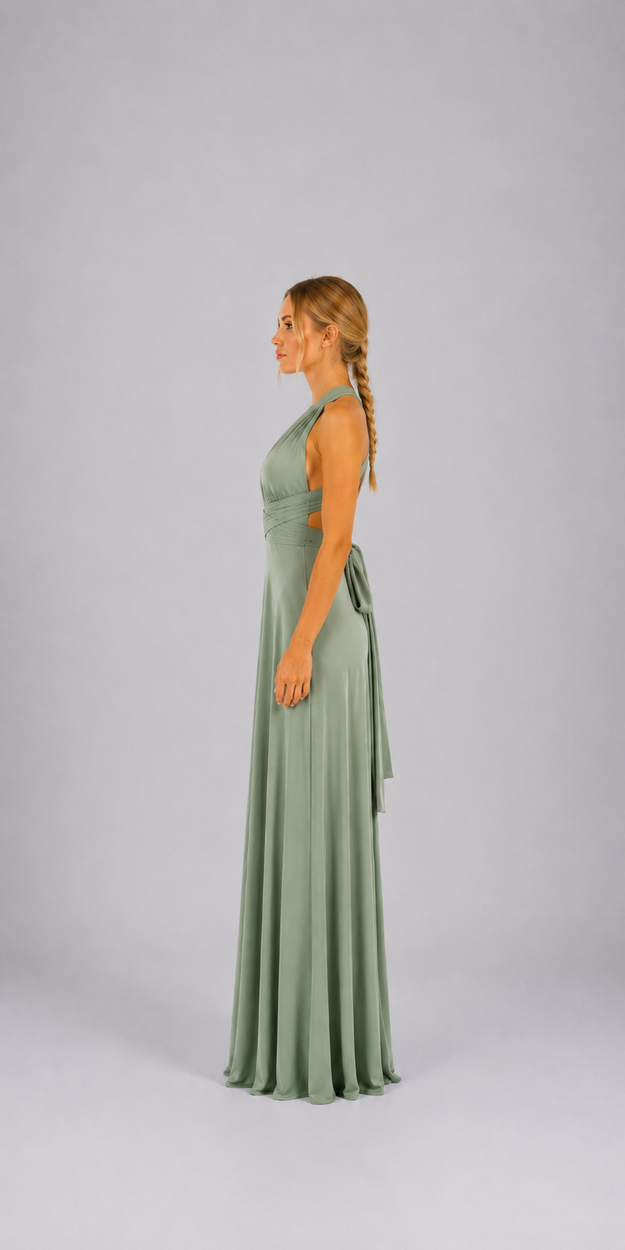 Robe longue élégante à encolure asymétrique