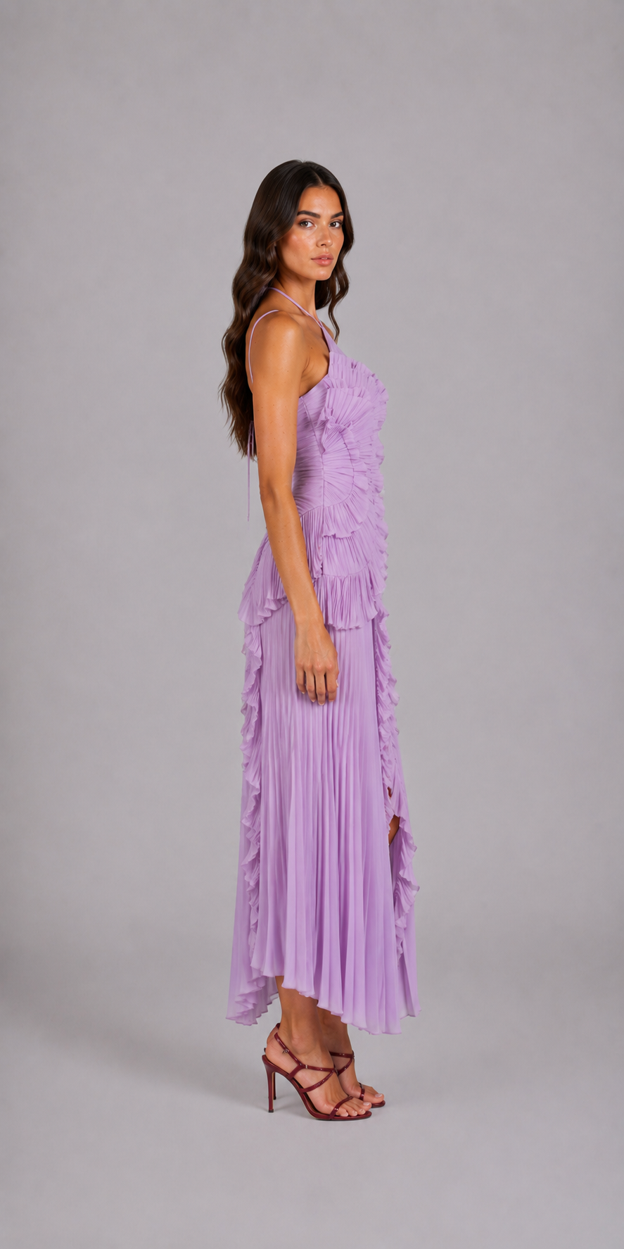 Vestido largo de invitada con volantes en lila suave, vista lateral izquierdo - Clara Vellier