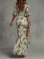 Anne | Vestido largo asimétrico de satén verde con escote en V, mangas abullonadas y estampado floral