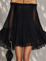 Océane | Vestido mini negro con mangas campana y hombros al aire fruncidos