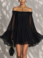 Océane | Vestido mini negro con mangas campana y hombros al aire fruncidos