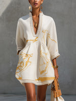 Aliénor | Vestido mini de encaje de croché marfil con motivos dorados y escote en V