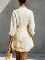Aliénor | Vestido mini de encaje de croché marfil con motivos dorados y escote en V