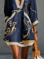 Cosette | Vestido mini de encaje de croché azul marino con motivos dorados y escote en V
