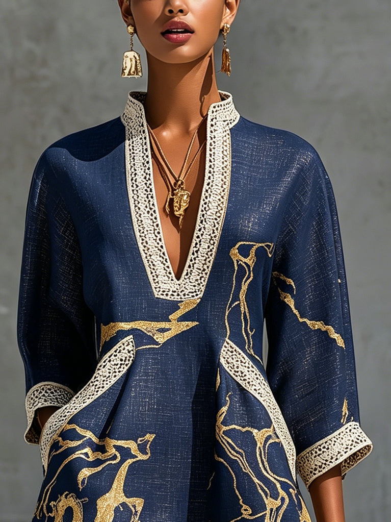 Cosette | Vestido mini de encaje de croché azul marino con motivos dorados y escote en V