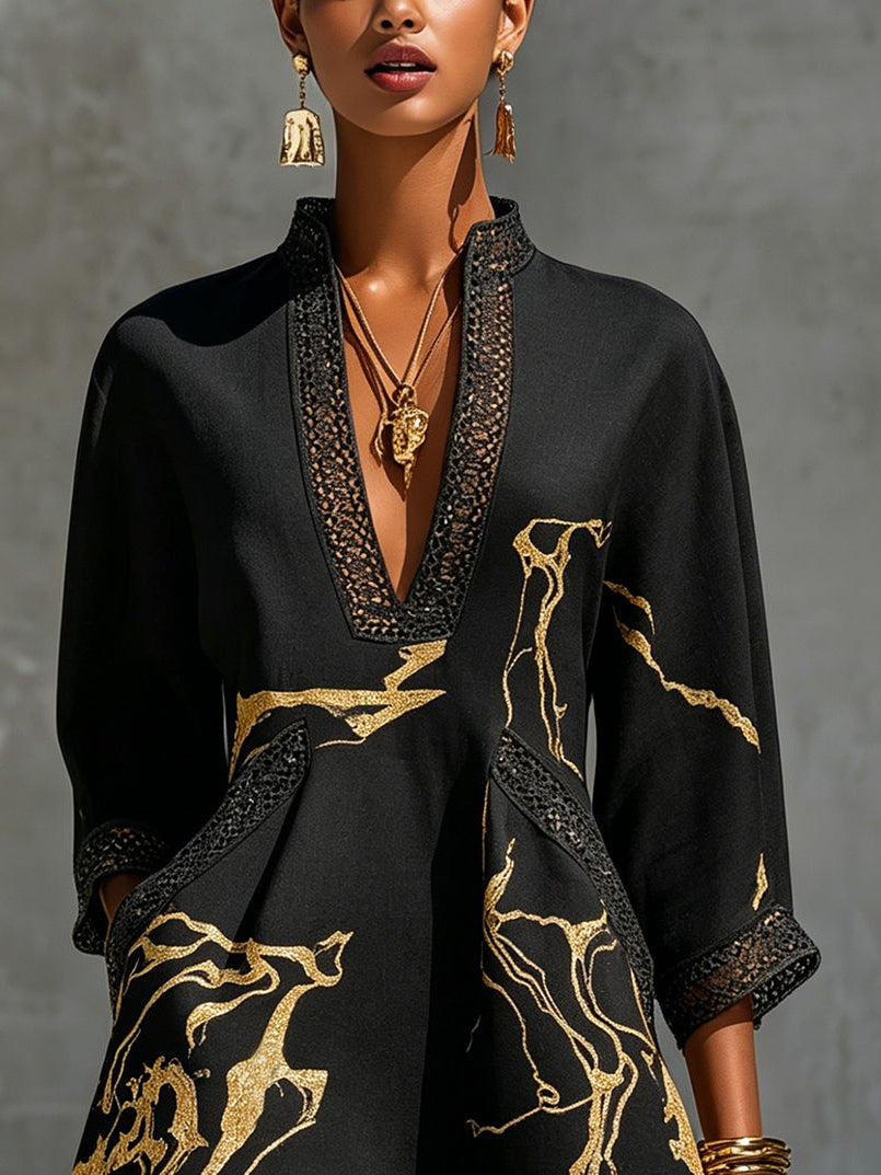 Léonie | Vestido mini de encaje de croché negro con motivos dorados y escote en V