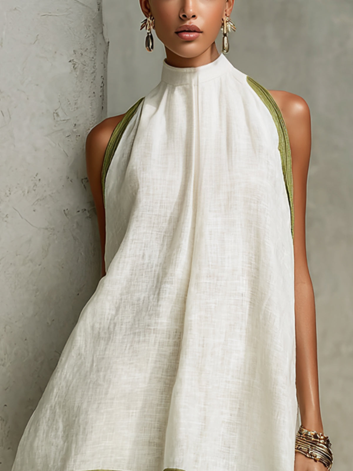 Agathe | Vestido mini trapecio sin mangas blanco y verde oliva con flores