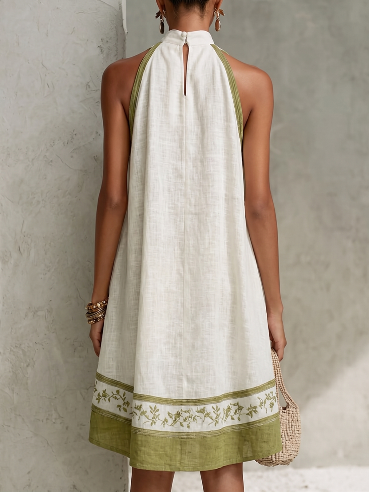 Agathe | Vestido mini trapecio sin mangas blanco y verde oliva con flores